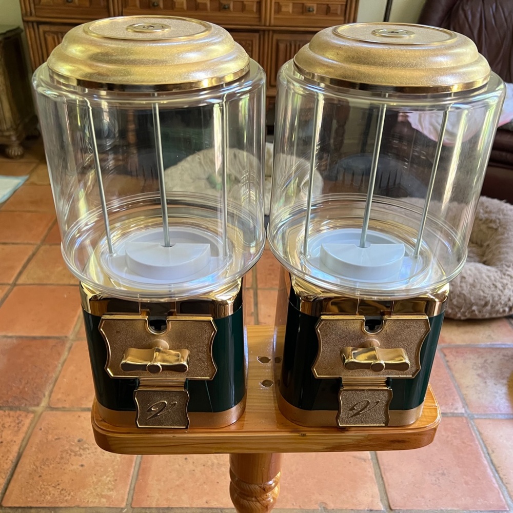Vendworx Double Headed w/original sturdy stand Gumball and Candy Machine. NIB